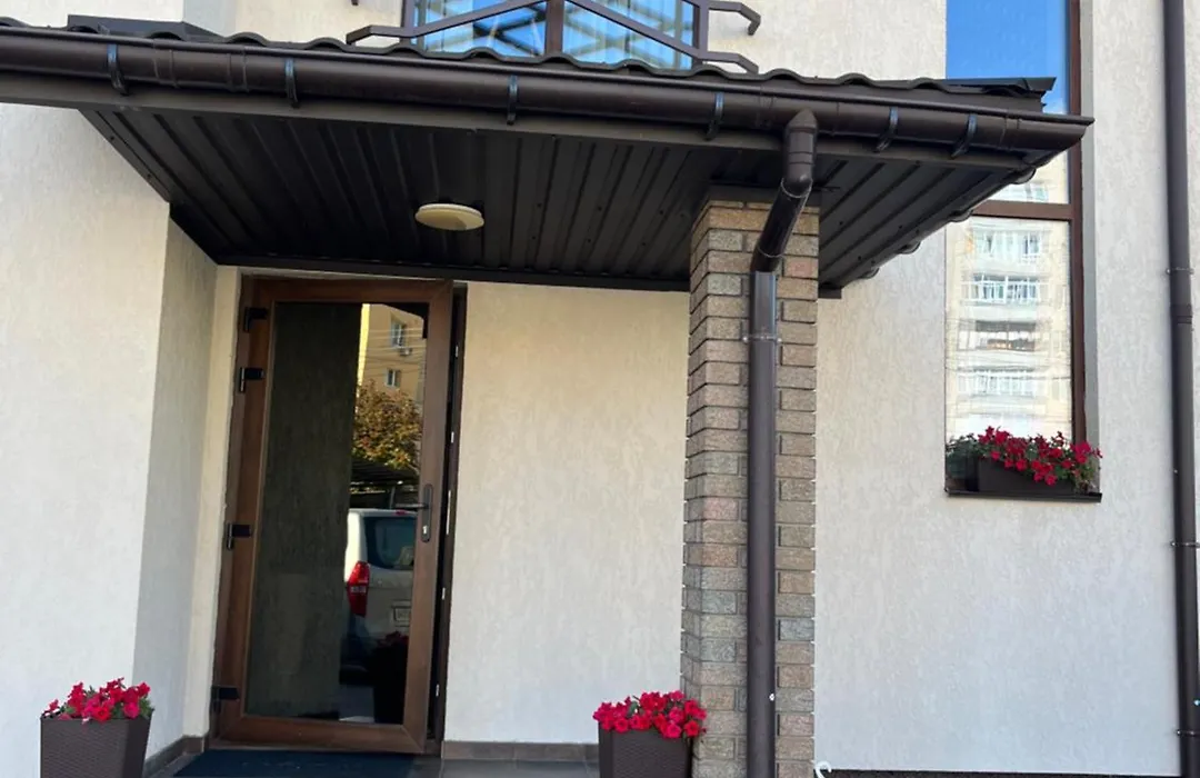 Holiday House-1